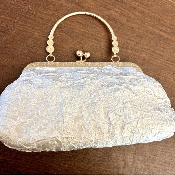 NWOT Adorable Dressy White Purse - Picture 3 of 5